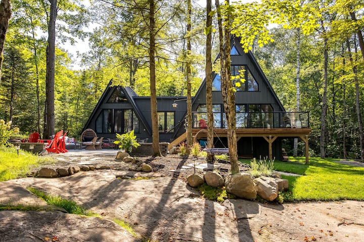 Lakefront A-Frame in Muskoka | Sauna & Hot Tub