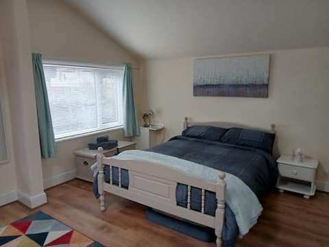 Popular Airbnb listing: Cosy Garden Room. in Wallasey