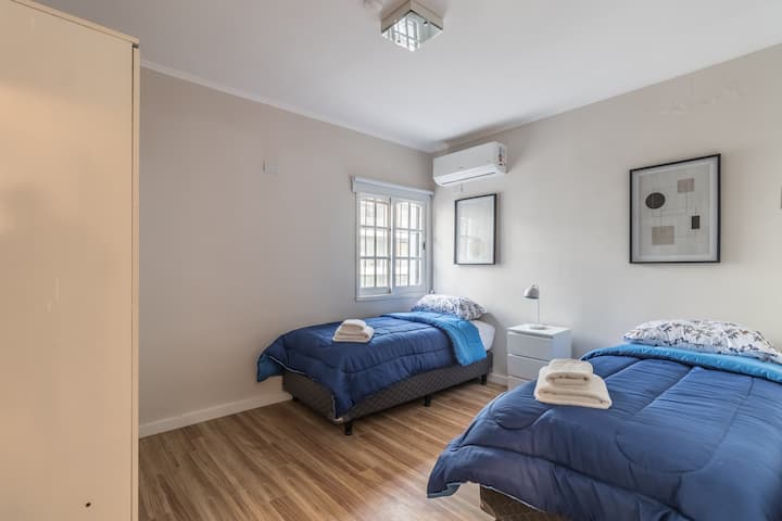 Საძინებელი #2 2 ერთადგილიანი საწოლით.