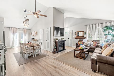 Chic Retreat Near
Ruoff/Grand Park/Conner Prairie