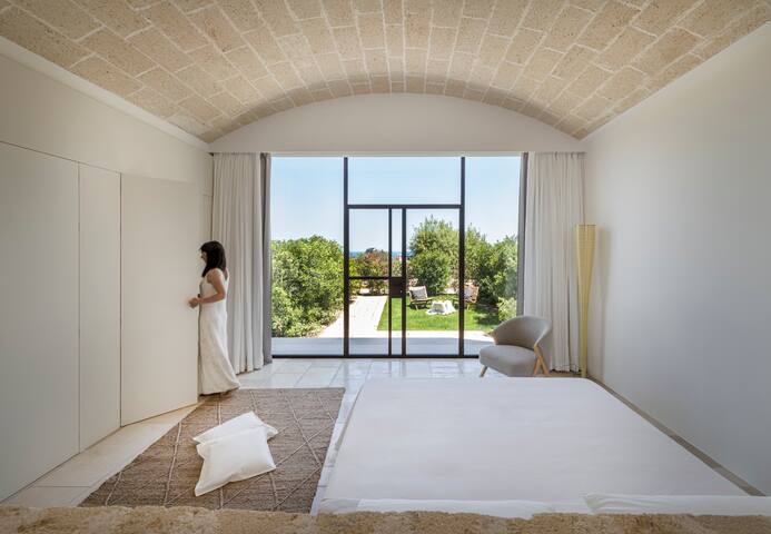 Amazing villa with seaview, pool, garden, wood. gallery image 2