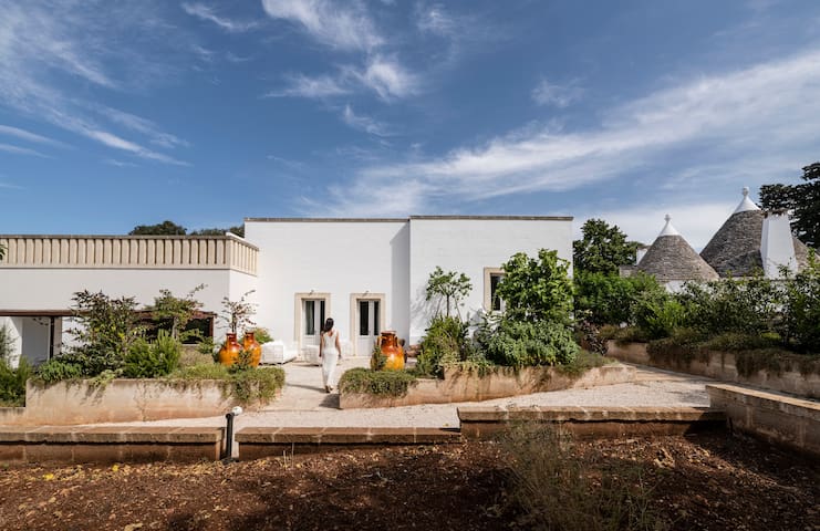 Amazing villa with seaview, pool, garden, wood.