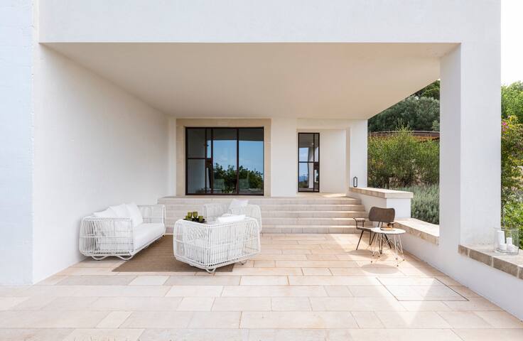 Amazing villa with seaview, pool, garden, wood. gallery image 4