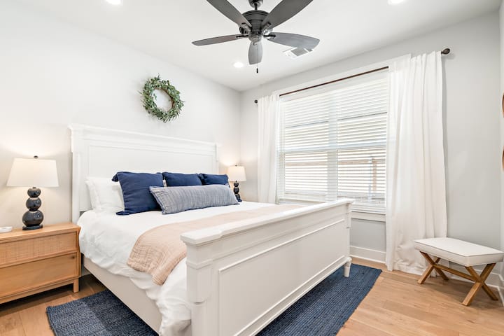 El tercer dormitorio en el Blue Retreat también es una cama tamaño king y muy cómodo. 