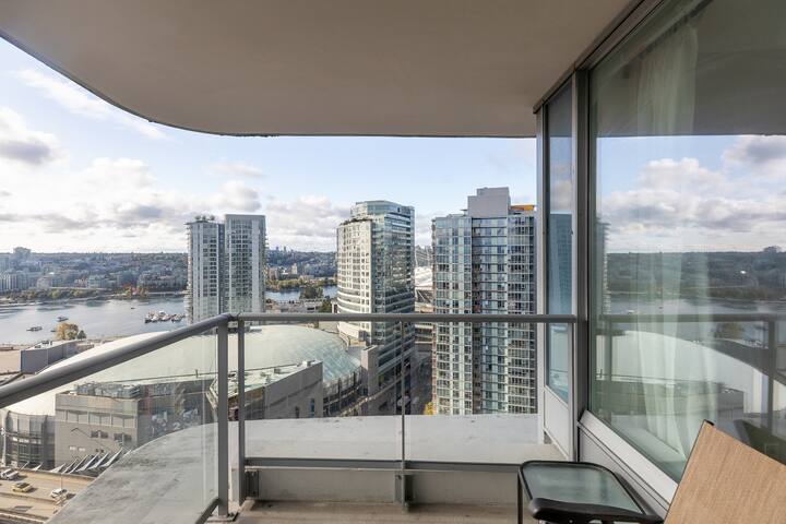 Insane View/Stadium/Pool/HotTub/Stand Desk/Sleep 7 gallery image 4