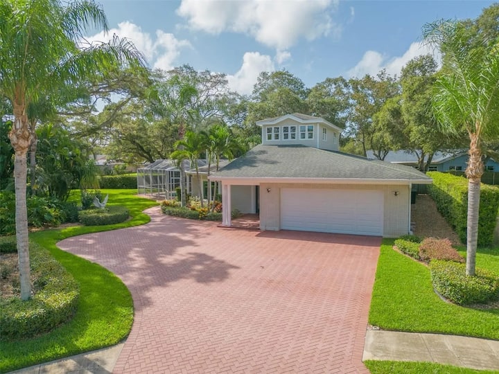 Palm Harbor Oasis, Quiet Location, Heated Pool! Houses for Rent in