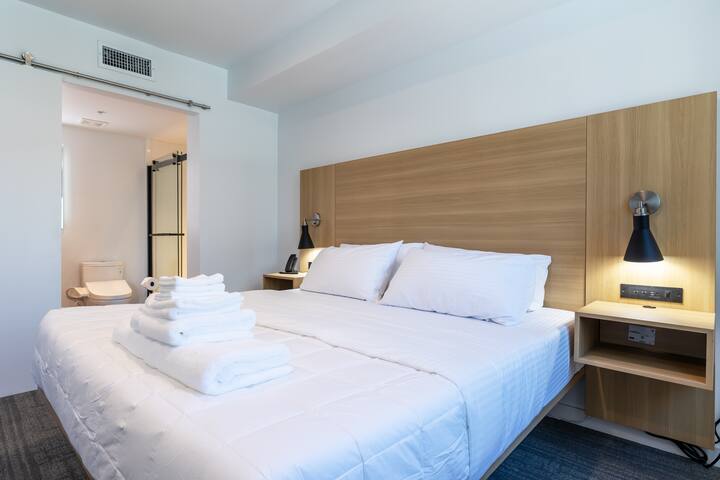 Brand New Modern + Minimalist 2BR Suite in DTLB gallery image 4