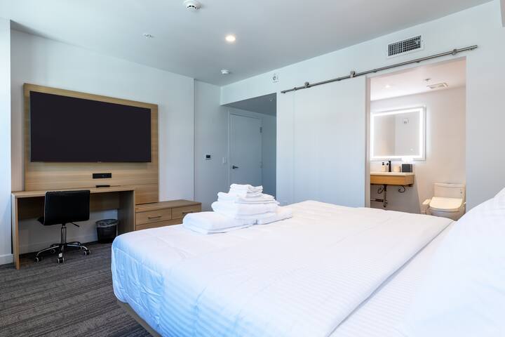 Brand New Modern + Minimalist 2BR Suite in DTLB gallery image 2