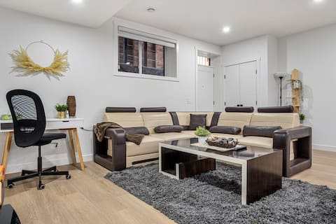 Top performing Airbnb: 3BED | Sleeps 6 | Private Suite| in Haskayne