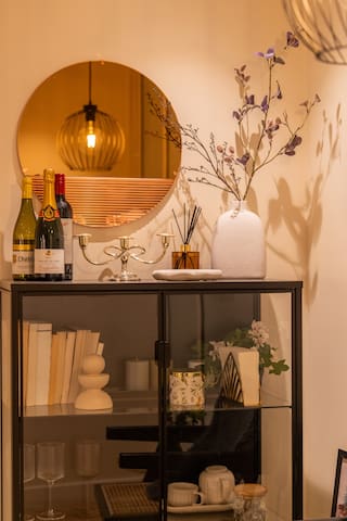 Collins Paris End | 2 bed 2 bath – 2 storey