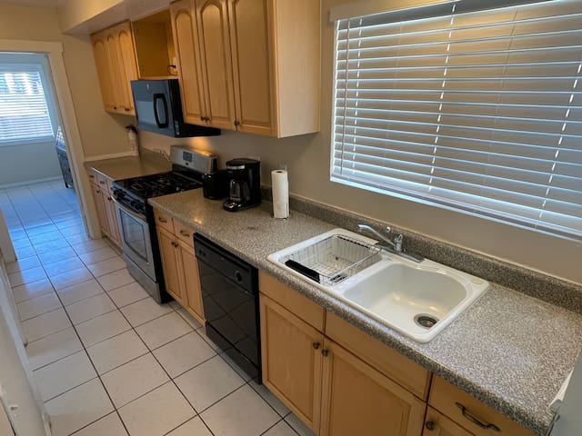 You will love our Beach Cottage! gallery image 4