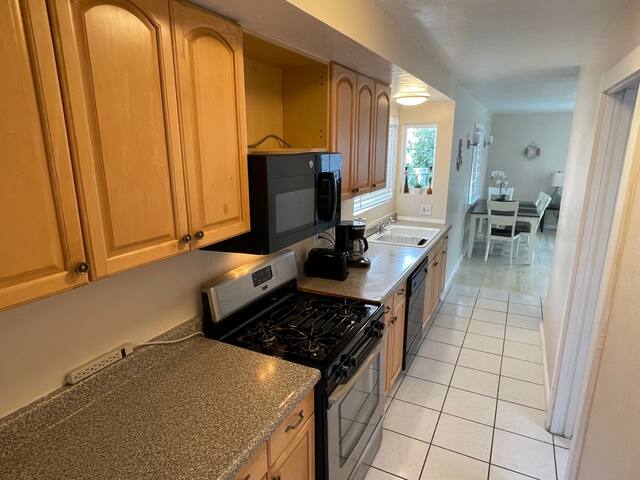 You will love our Beach Cottage! gallery image 5