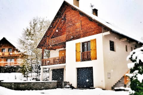 Chalet 220m² - 12 pers - 4min ski lifts, shuttle
