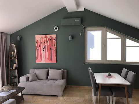 Popular Airbnb listing: Quiet and comfy “Gnezdo#8” in Herceg Novi