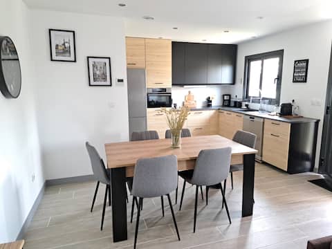 80 m2 Spacious, 2 Suites, Comfort, Air conditioning, Parking, Garden