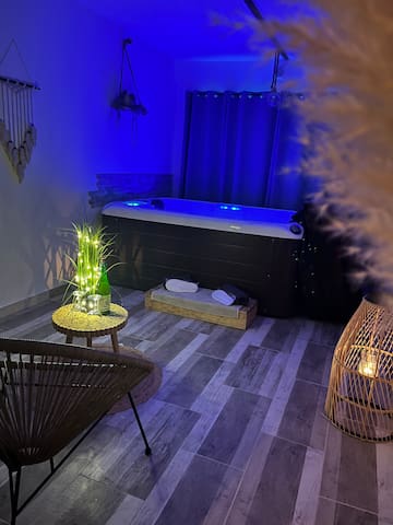 Entire home with 1 bedrooms in Baie de Somme - Gîte avec jacuzzi Bohème & Spa