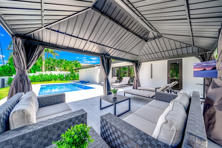 Heated Pool! Waterfront+Kayak! Close 2 Beach!