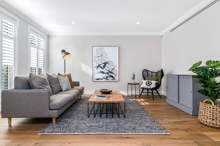 Spacious Luxury Hampton Home – Park Front gallery image 2