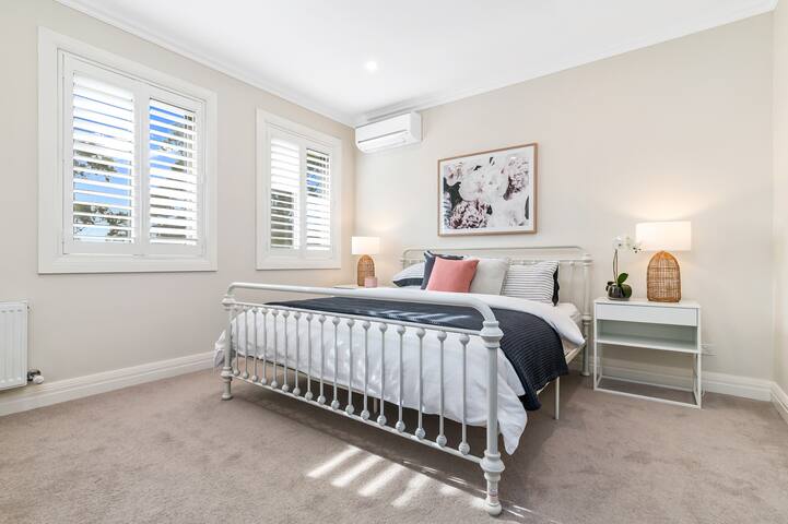 Spacious Luxury Hampton Home – Park Front gallery image 5