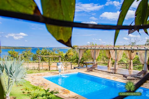 Lakefront house, pool and incredible sunset