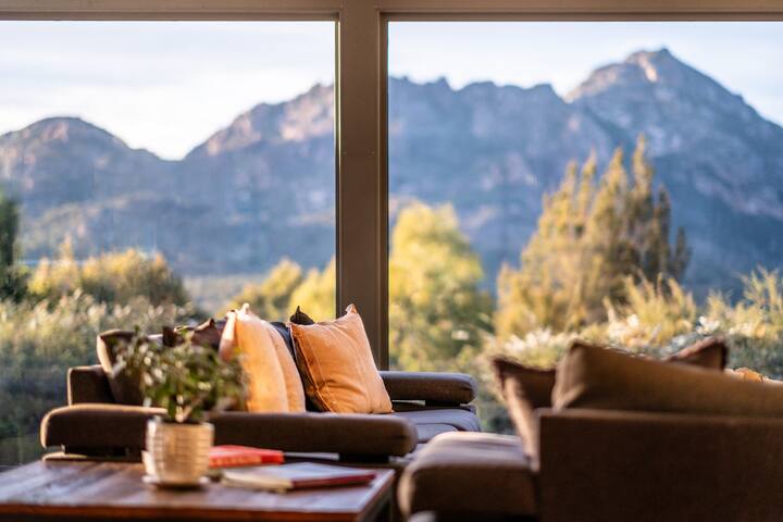 The Loft ~ Luxury & Stunning Views gallery image 3