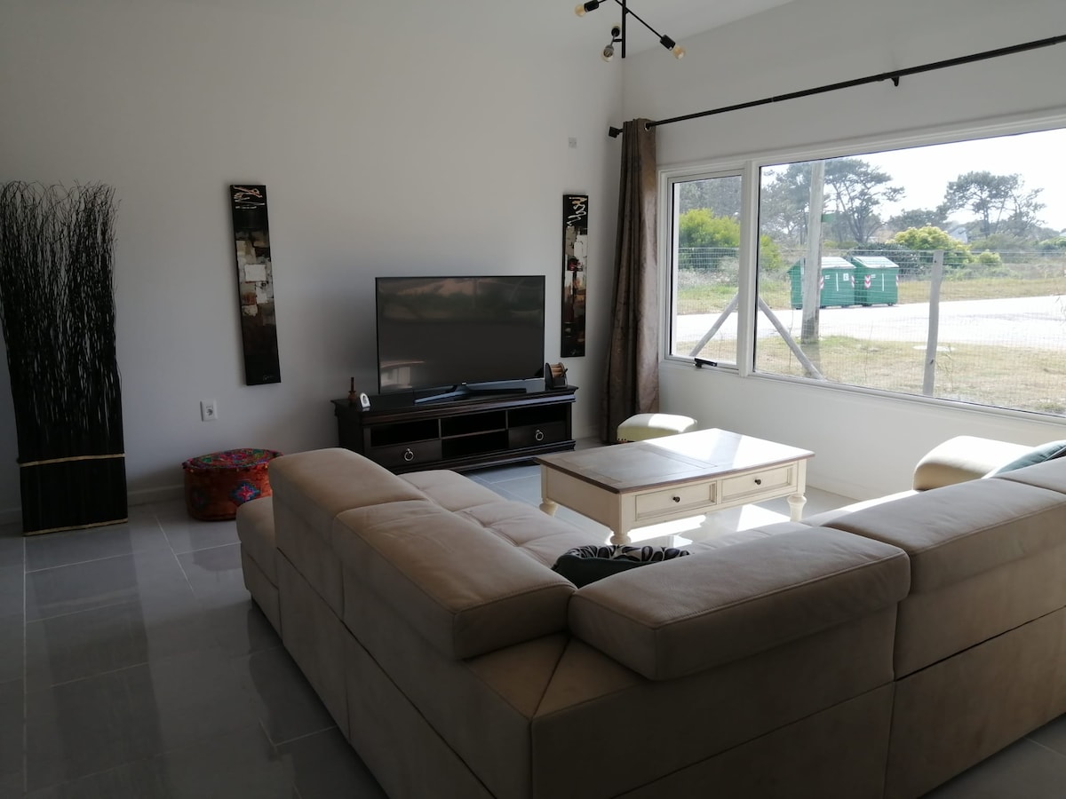 Anuncio de Airbnb popular: Beautiful house in Manantiales en Manantiales