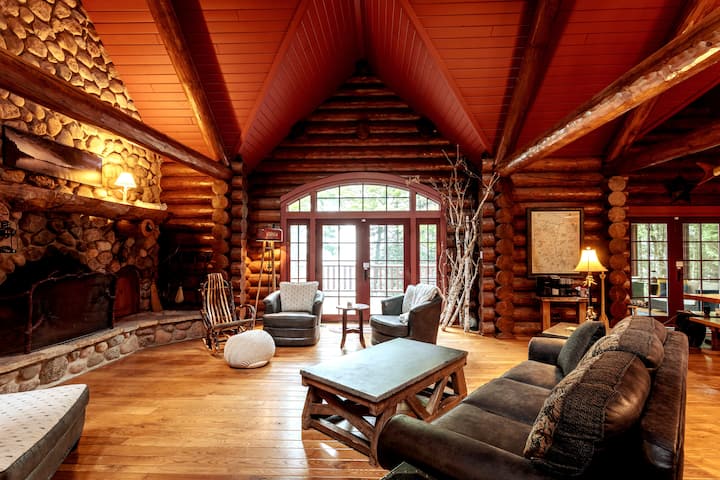 Northwoods Lake Escape • Bonfires, Boats & Fish!