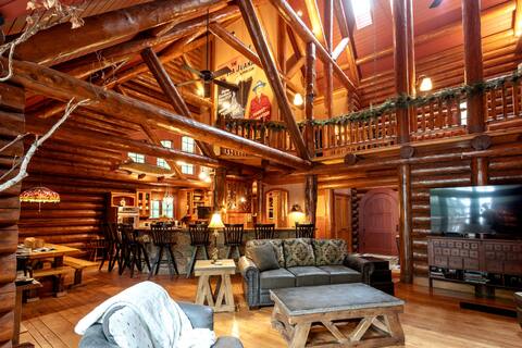 Fun & Memorable Log Retreat w/ A Lakeside View!