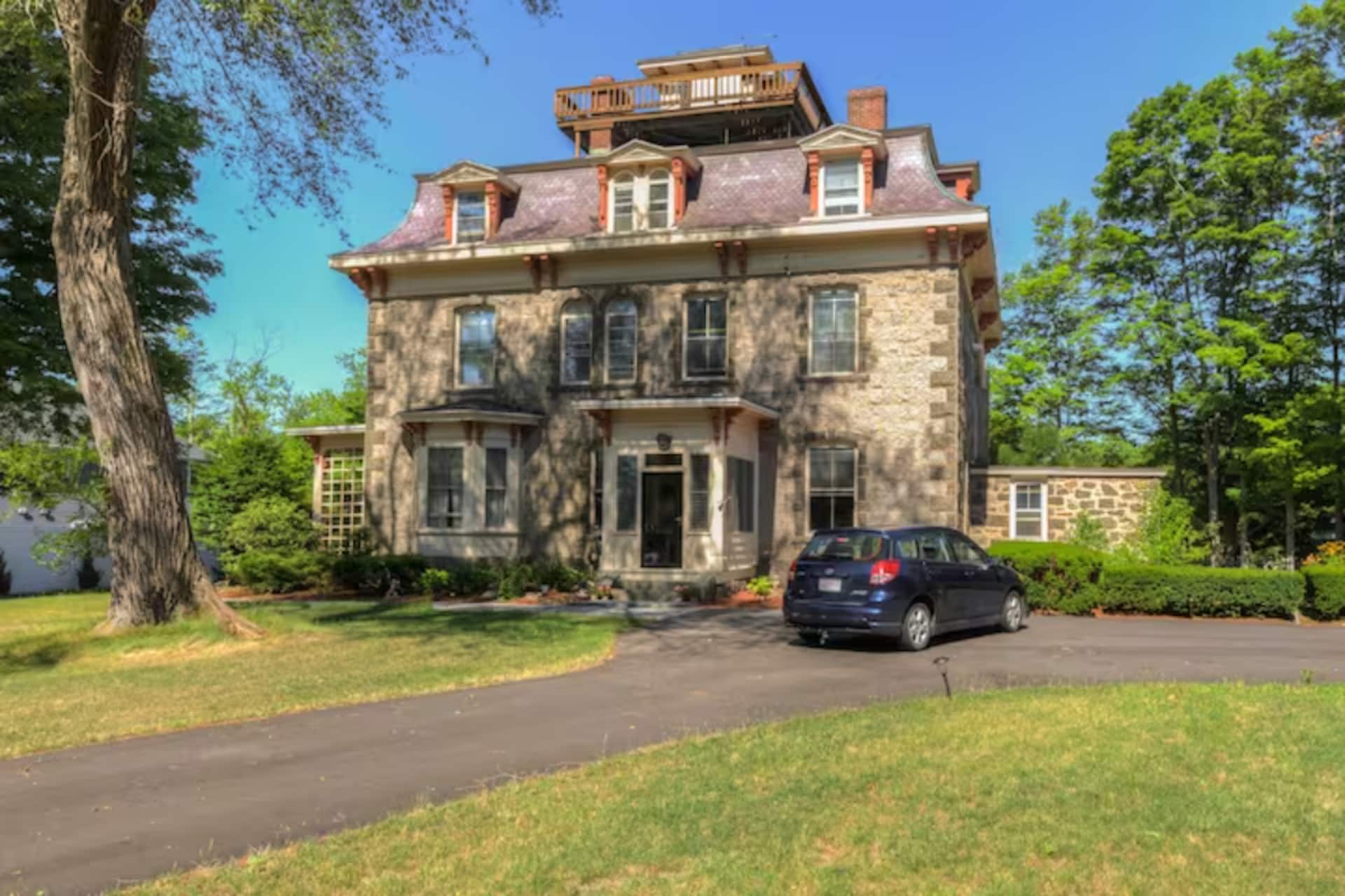 3Bd Suite in Small Castle House