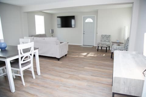 Remodeled 3Bd Close to UI Campus