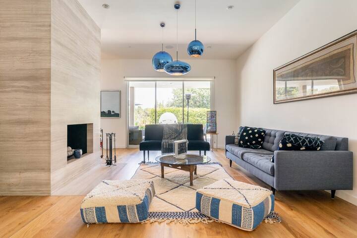 Beautiful Private Home with Pool – Brentwood Hills gallery image 4