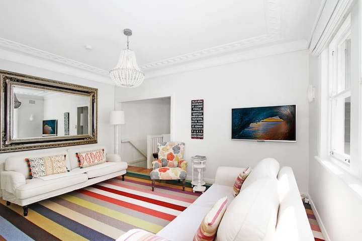 Large Light-Filled 3 Bed Home with Courtyard