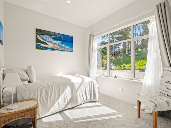 Second bedroom with the option of one or two single beds.