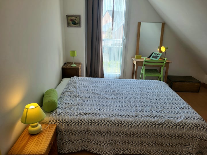 1. spavaća soba s krevetom od 140 cm.