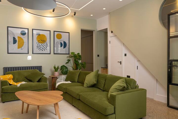 5-Bedroom Oasis of Luxury gallery image 2