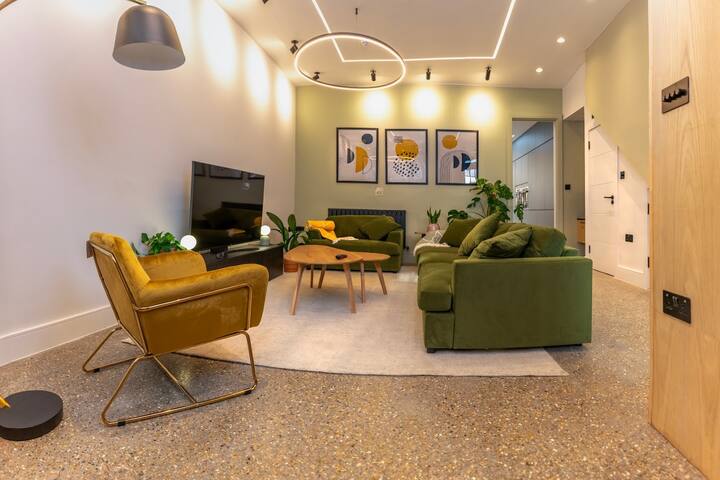 5-Bedroom Oasis of Luxury