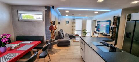Luxury apartment near the lake