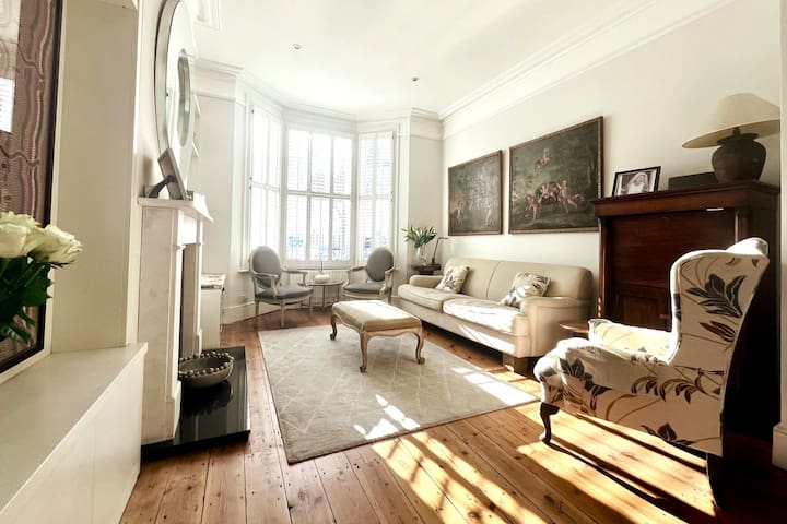 Fab family-friendly 5 bedroom home – Parsons Green