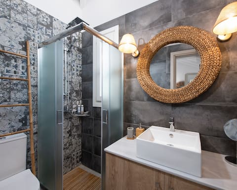 Olivea Homes-Peppermint Suite