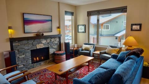 Successful Airbnb property: Ski-in Ski-out at Sun Peaks in Sun Peaks Mountain