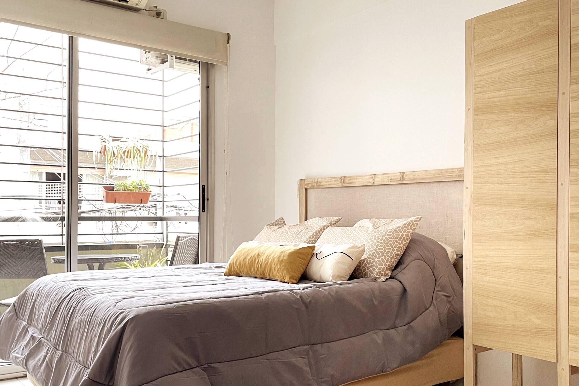 Modern Comfortable with Balcony - Excellent Location