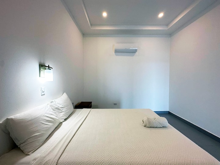 4e chambre d'amis avec 1 lit double double.