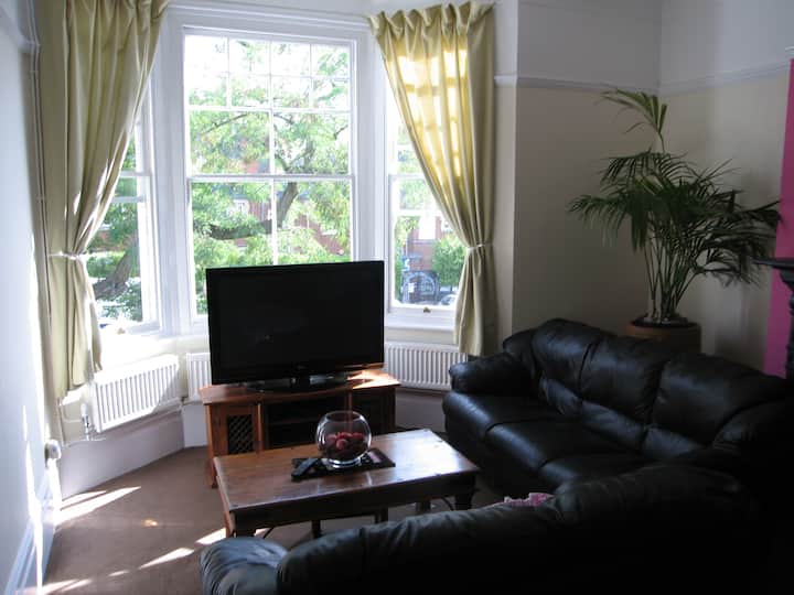 Large Double In  Queens Park Great Travel Links - London