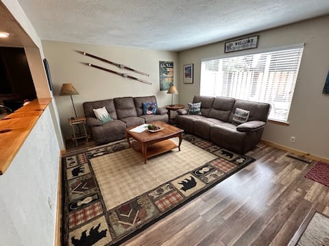 Popular Airbnb listing: "Tahome" Close to Beach, Town & Ski Slopes in Dollar Point