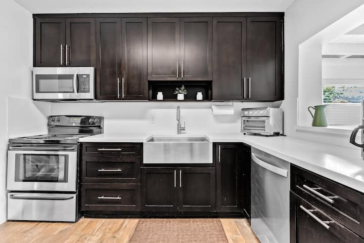 Cute home for 6 people in Miami Springs!