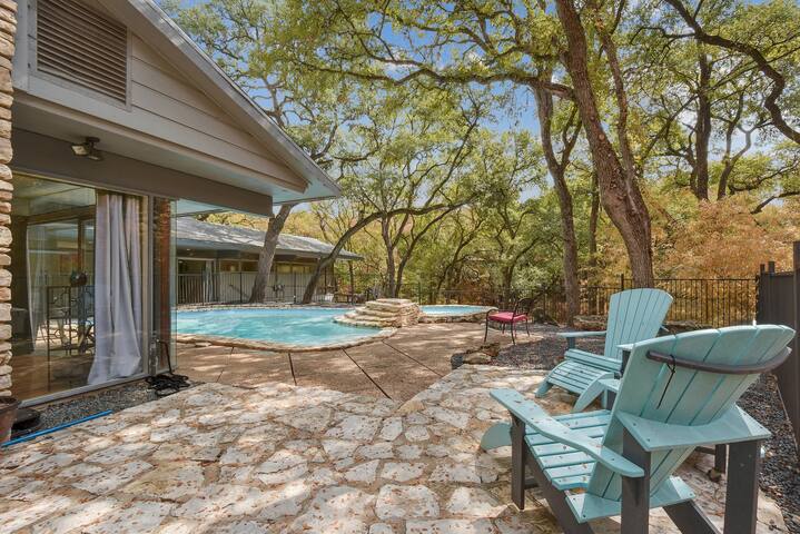 Luxurious Relaxing Getaway w/ Pool, Lush Gardens! gallery image 2