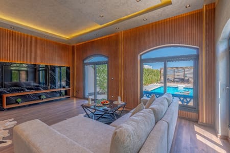 Unique villa with heated pool