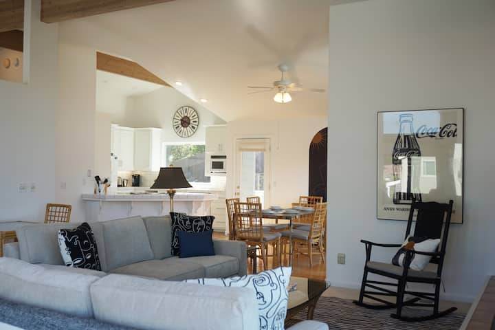 Cozy Stylish Cambria Home Ocean View: 1block2ocean - Cambria, CA