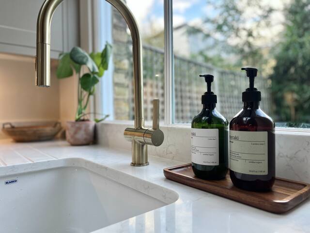 Exceptional Victorian house by Richmond riverside gallery image 4