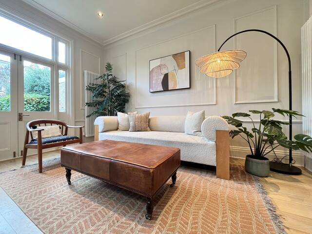 Exceptional Victorian house by Richmond riverside gallery image 2